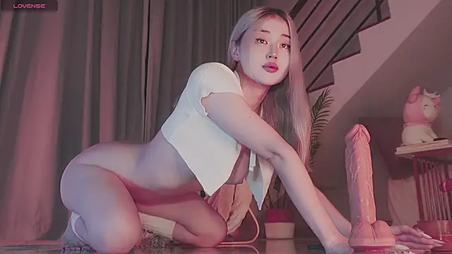 hyun chia online show from March 8, 10:45 pm