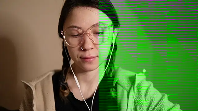 chibi moon  online show from December 13, 4:38 pm