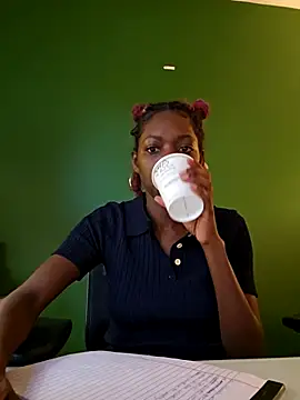 Snapshot of oliviaprettypussy chatting on March 18, 2:31 pm oliviaprettypussy online show from March 18, 2:31 pm