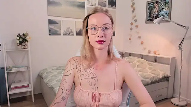 MissRightX online show from September 9, 9:09 am