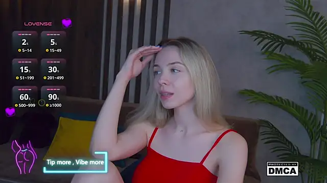 Snapshot of Holl1Would chatting on February 12, 10:37 pm Holl1Would online show from February 12, 10:37 pm