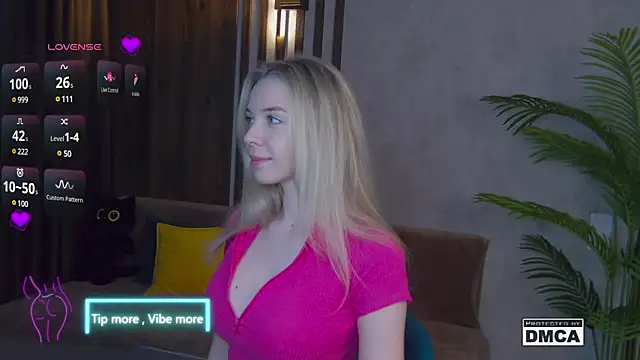 Snapshot of Holl1Would chatting on March 6, 3:35 am Holl1Would online show from March 6, 3:35 am