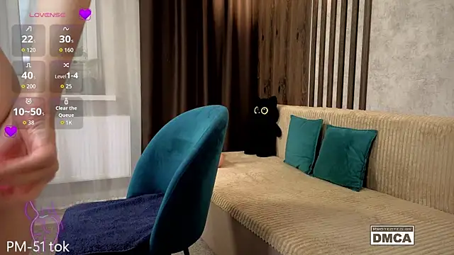 Snapshot of Holl1Would chatting on March 25, 7:03 am Holl1Would online show from March 25, 7:03 am