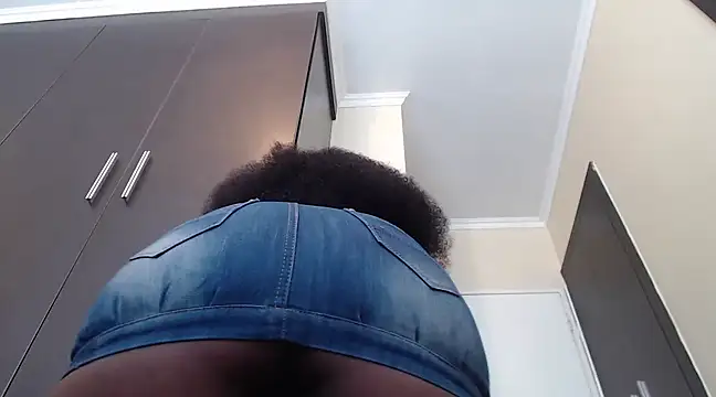 yummycherryxx online show from January 14, 2:32 pm