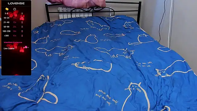 Snapshot of eva_zero chatting on October 22, 1:00 pm eva zero online show from October 22, 1:00 pm