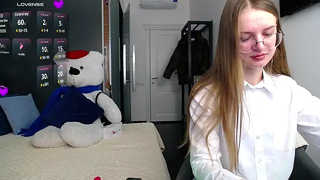 KateJonson online show from December 7, 7:49 am