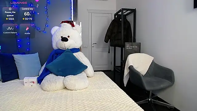 KateJonson online show from December 15, 7:46 am