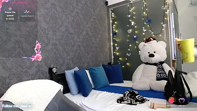 KateJonson online show from December 3, 7:38 am