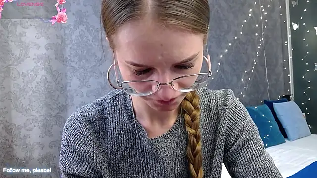 KateJonson online show from December 15, 11:58 am