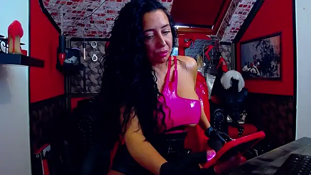 Snapshot of DommeBellatrix chatting on April 20, 11:35 am DommeBellatrix online show from April 20, 11:35 am