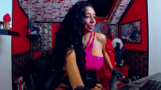 Snapshot of DommeBellatrix chatting on May 16, 4:42 am DommeBellatrix online show from May 16, 4:42 am