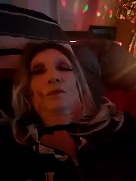 Snapshot of Vonniecd chatting on February 14, 6:45 am Vonniecd online show from February 14, 6:45 am