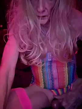 Snapshot of Vonniecd chatting on October 14, 3:29 am Vonniecd online show from October 14, 3:29 am