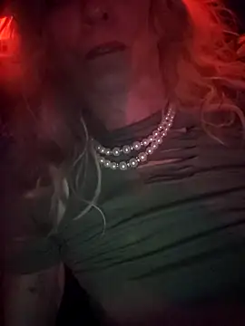 Snapshot of Vonniecd chatting on November 27, 8:05 am Vonniecd online show from November 27, 8:05 am