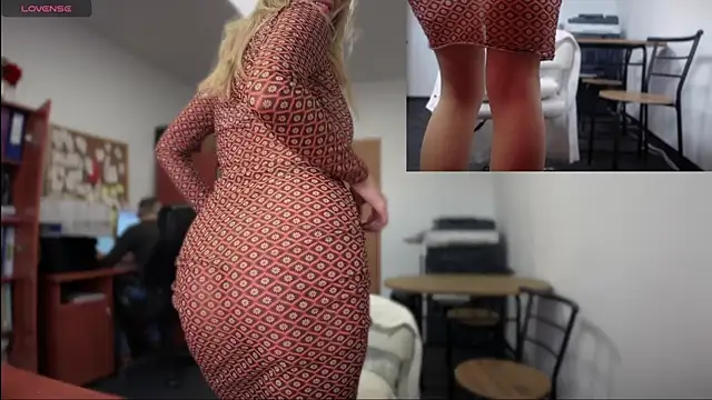 Snapshot of legsLONG chatting on December 7, 8:22 am legsLONG online show from December 7, 8:22 am