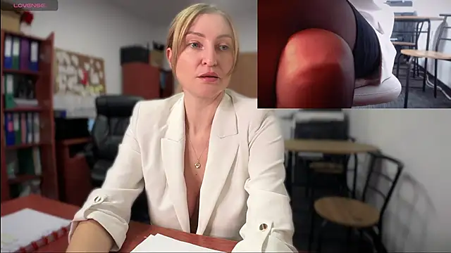 Snapshot of legsLONG chatting on December 9, 1:55 pm legsLONG online show from December 9, 1:55 pm