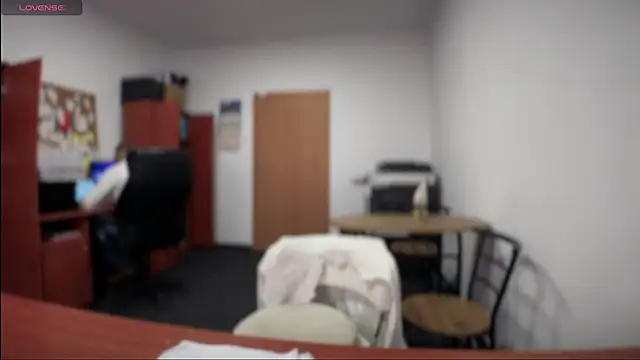 Snapshot of legsLONG chatting on December 13, 7:47 am legsLONG online show from December 13, 7:47 am