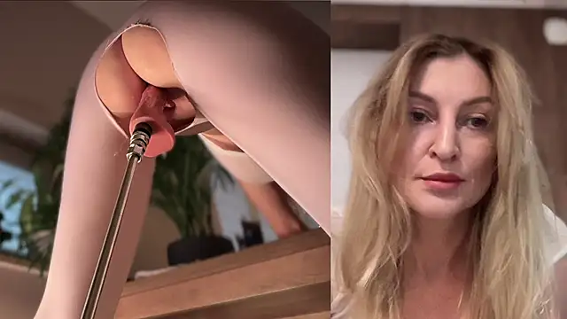 Snapshot of legsLONG chatting on December 14, 9:18 am legsLONG online show from December 14, 9:18 am