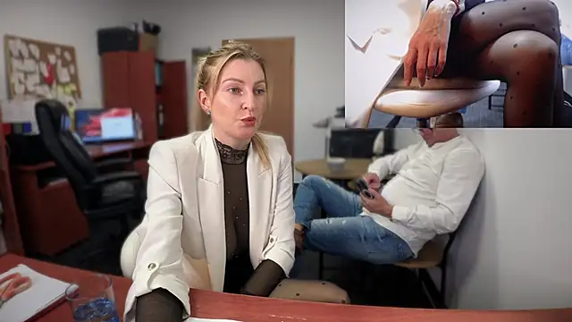 Snapshot of legsLONG chatting on December 17, 11:06 am legsLONG online show from December 17, 11:06 am