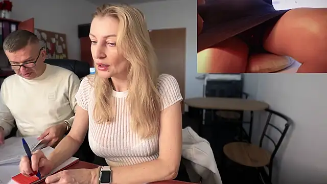 Snapshot of legsLONG chatting on December 27, 9:28 am legsLONG online show from December 27, 9:28 am