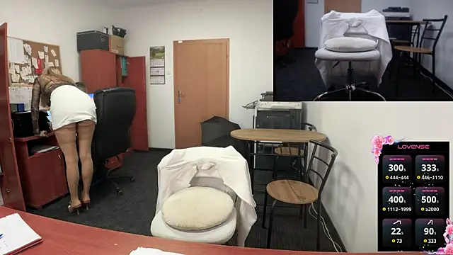 Snapshot of legsLONG chatting on January 9, 7:42 am legsLONG online show from January 9, 7:42 am