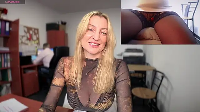 Snapshot of legsLONG chatting on January 20, 8:09 am legsLONG online show from January 20, 8:09 am