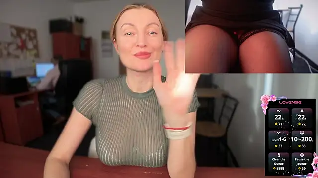 Snapshot of legsLONG chatting on February 12, 7:44 am legsLONG online show from February 12, 7:44 am