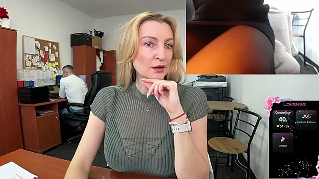 Snapshot of legsLONG chatting on February 17, 7:37 am legsLONG online show from February 17, 7:37 am