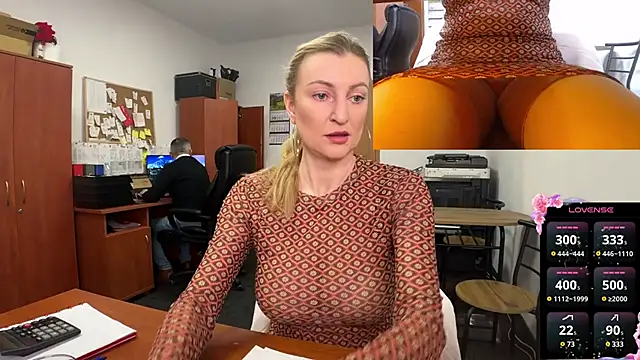 Snapshot of legsLONG chatting on February 18, 5:53 am legsLONG online show from February 18, 5:53 am