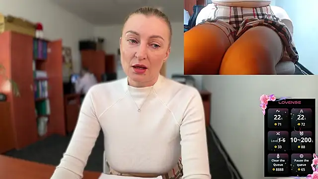 Snapshot of legsLONG chatting on February 21, 8:18 am legsLONG online show from February 21, 8:18 am