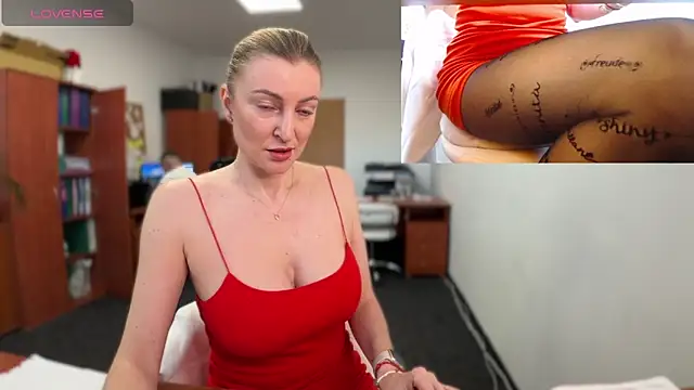 Snapshot of legsLONG chatting on February 22, 6:39 am legsLONG online show from February 22, 6:39 am