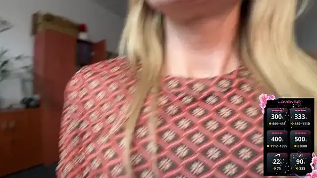 Snapshot of legsLONG chatting on February 27, 10:59 am legsLONG online show from February 27, 10:59 am