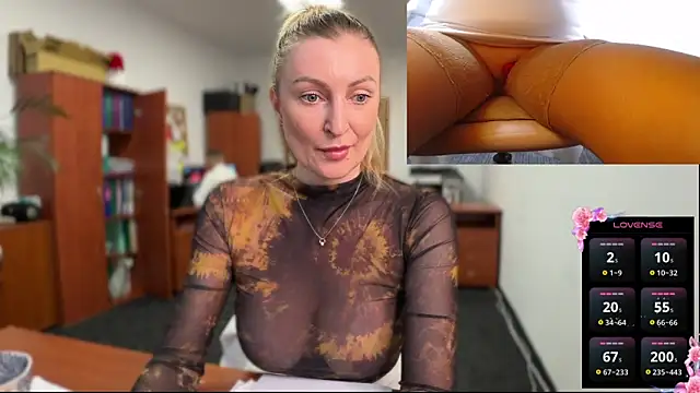 Snapshot of legsLONG chatting on March 13, 11:08 am legsLONG online show from March 13, 11:08 am