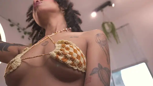 Snapshot of Cooper-Reds chatting on October 12, 7:13 pm Cooper-Reds online show from October 12, 7:13 pm