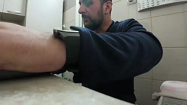 Snapshot of TigerOne19 chatting on January 14, 8:26 pm TigerOne19 online show from January 14, 8:26 pm