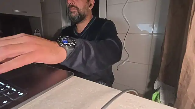 Snapshot of TigerOne19 chatting on November 12, 10:30 pm TigerOne19 online show from November 12, 10:30 pm