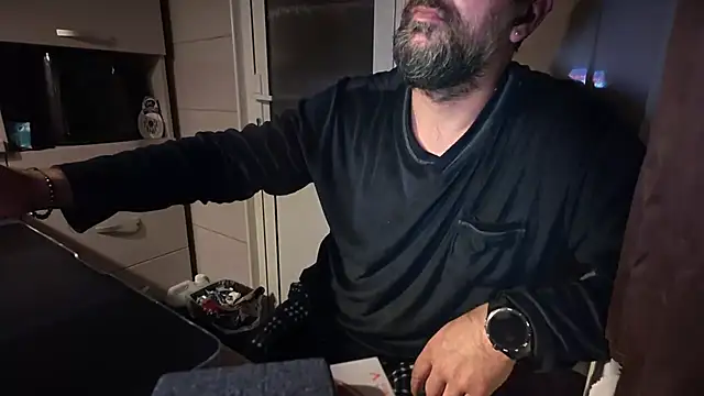 Snapshot of TigerOne19 chatting on November 14, 7:45 pm TigerOne19 online show from November 14, 7:45 pm