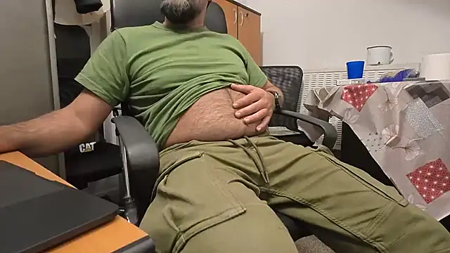 Snapshot of TigerOne19 chatting on November 16, 8:03 pm TigerOne19 online show from November 16, 8:03 pm