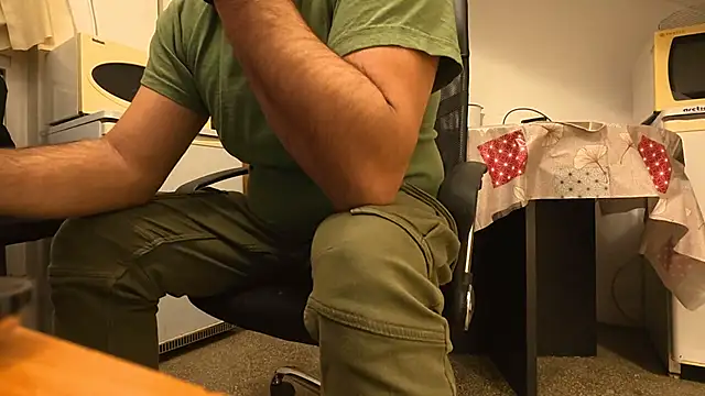 Snapshot of TigerOne19 chatting on November 19, 5:13 pm TigerOne19 online show from November 19, 5:13 pm