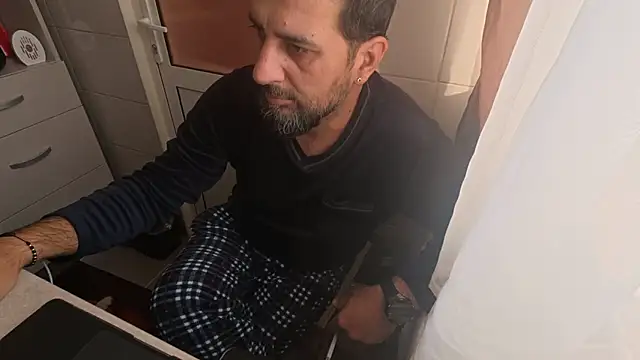 Snapshot of TigerOne19 chatting on November 21, 8:35 am TigerOne19 online show from November 21, 8:35 am