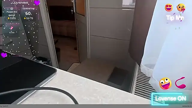 Snapshot of TigerOne19 chatting on December 5, 9:40 am TigerOne19 online show from December 5, 9:40 am