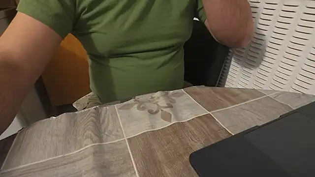 Snapshot of TigerOne19 chatting on February 24, 6:50 pm TigerOne19 online show from February 24, 6:50 pm