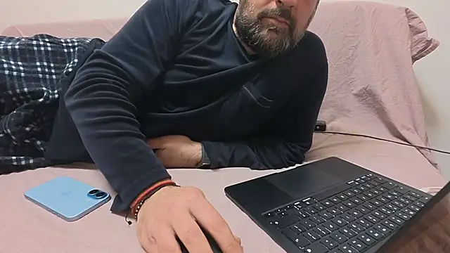 Snapshot of TigerOne19 chatting on March 4, 6:14 pm TigerOne19 online show from March 4, 6:14 pm