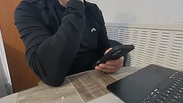 Snapshot of TigerOne19 chatting on March 8, 7:23 am TigerOne19 online show from March 8, 7:23 am