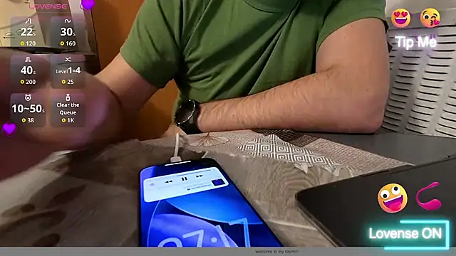 Snapshot of TigerOne19 chatting on March 23, 7:29 pm TigerOne19 online show from March 23, 7:29 pm