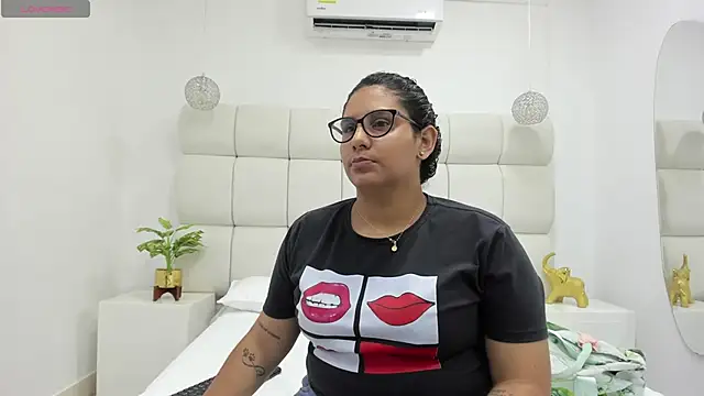 Snapshot of DanielleEvans_ chatting on September 22, 11:23 am DanielleEvans  online show from September 22, 11:23 am