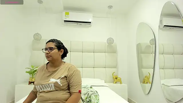 Snapshot of DanielleEvans_ chatting on September 30, 11:04 am DanielleEvans  online show from September 30, 11:04 am