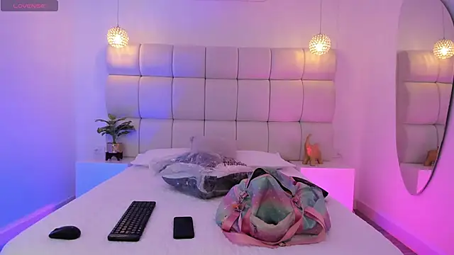 Snapshot of DanielleEvans_ chatting on October 8, 11:30 am DanielleEvans  online show from October 8, 11:30 am