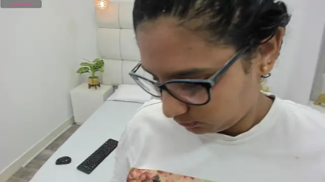 Snapshot of DanielleEvans_ chatting on October 15, 11:21 am DanielleEvans  online show from October 15, 11:21 am