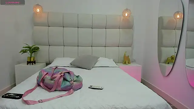 Snapshot of DanielleEvans_ chatting on October 17, 11:24 am DanielleEvans  online show from October 17, 11:24 am